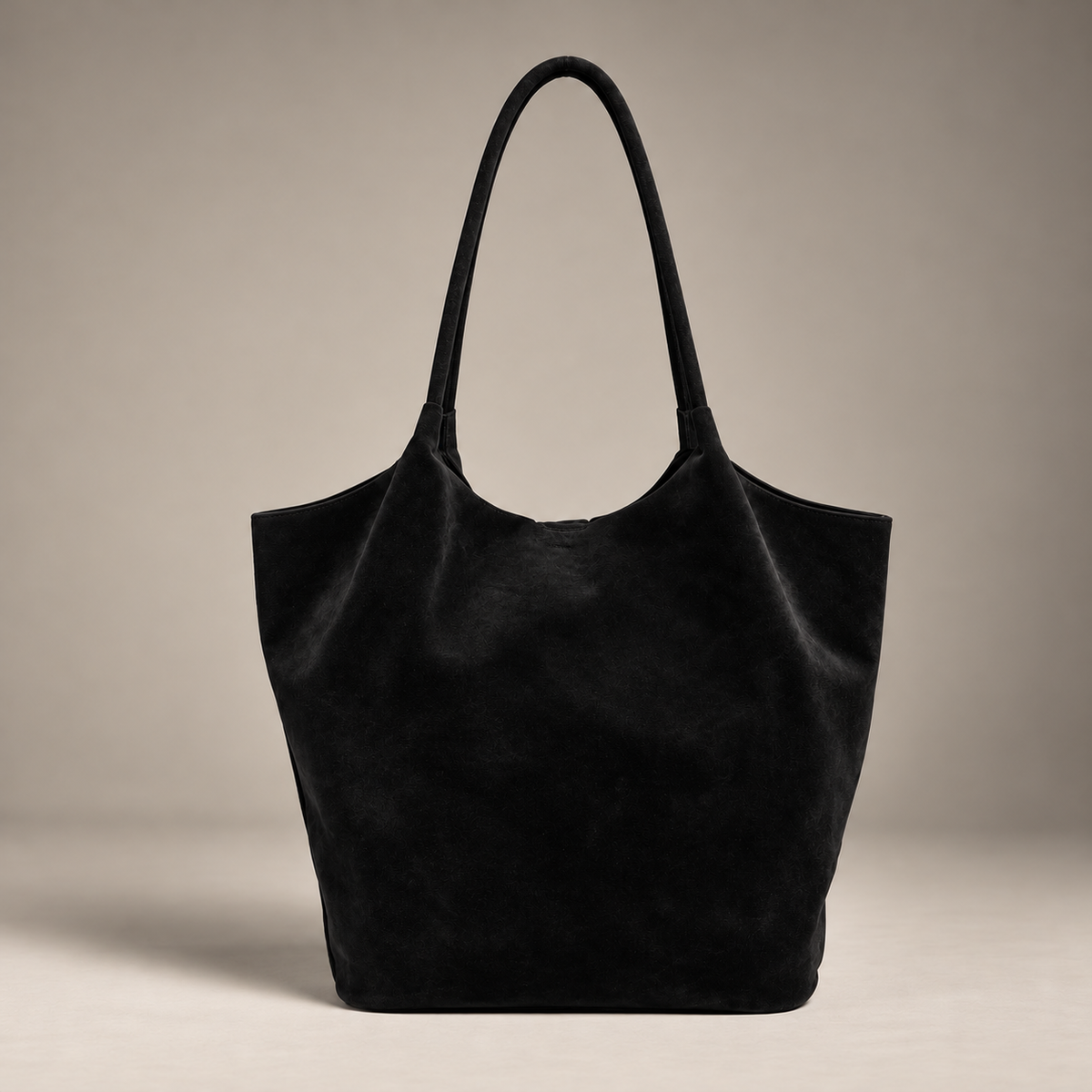 Sac fourre-tout Gabby OGAMERI noir aspect daim